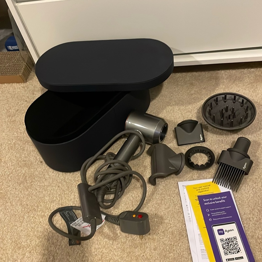 Dyson Supersonic™ hair dryer
(Nickel/Copper)
The original Dyson Supersonic™ hair